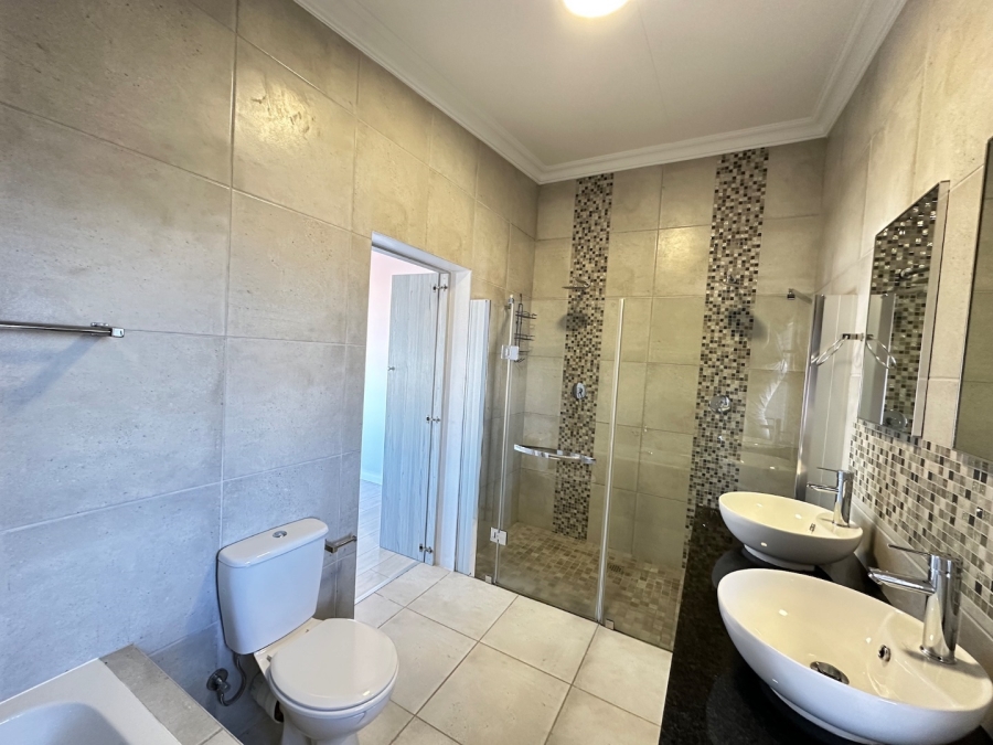 4 Bedroom Property for Sale in Hartenbos Heuwels Western Cape